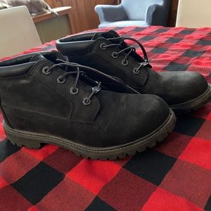 BLACK TIMBERLANDS